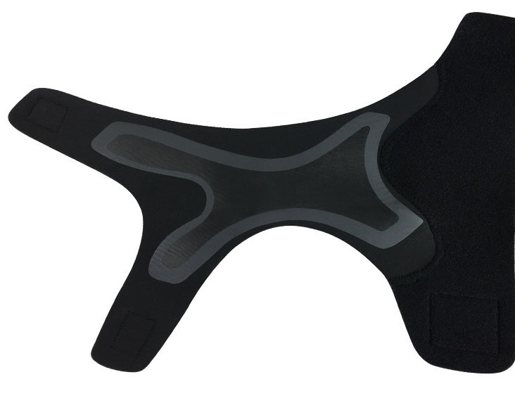 Chevillère noire ajustable présentée à plat