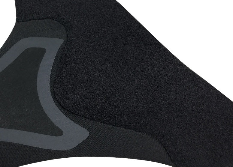 Détail de la matière de la chevillère noire