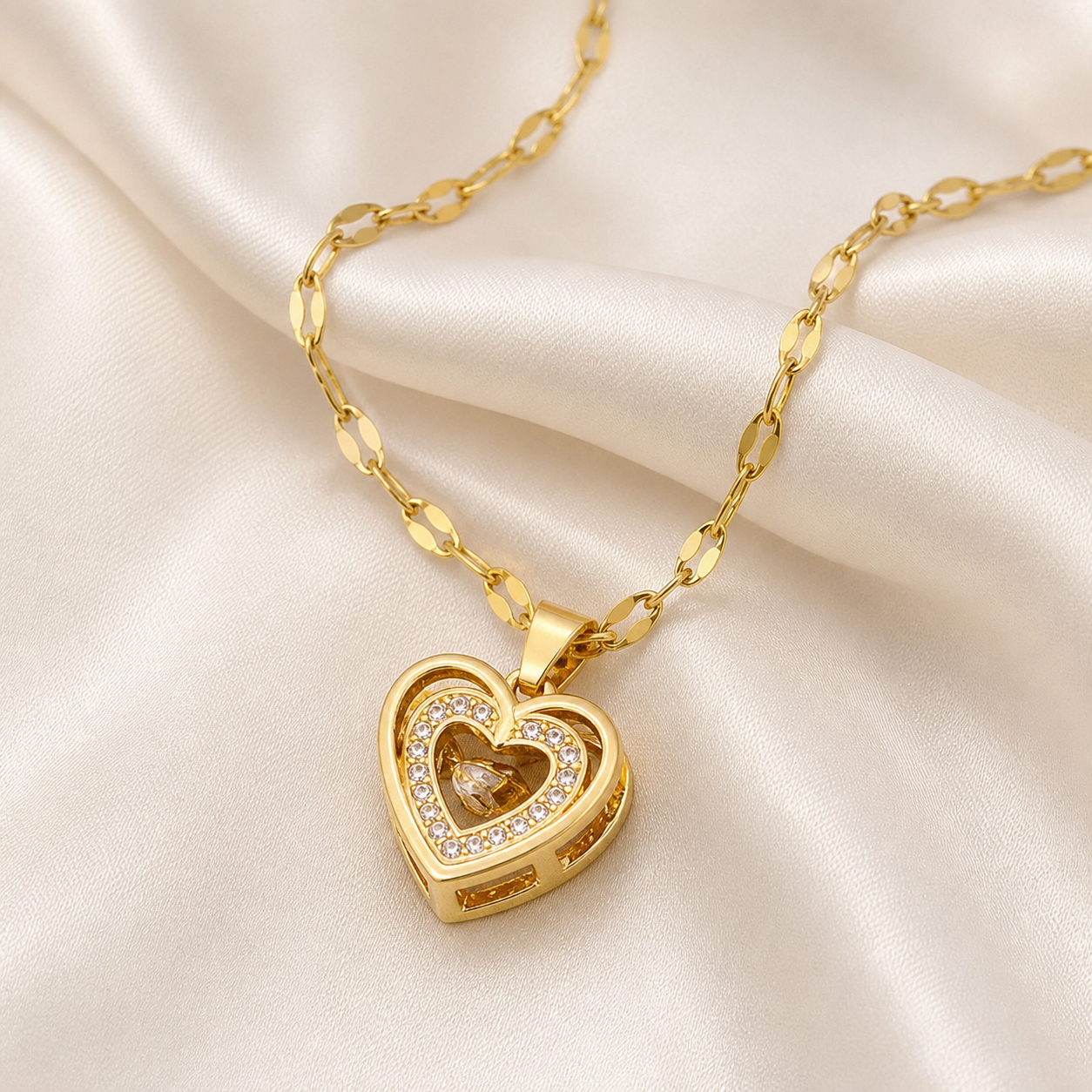 Collier Double Cœur doré sur satin ivoire