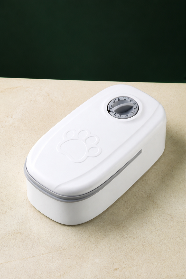Distributeur automatique de nourriture pour animaux, coloris Gris, photographie Olvyra