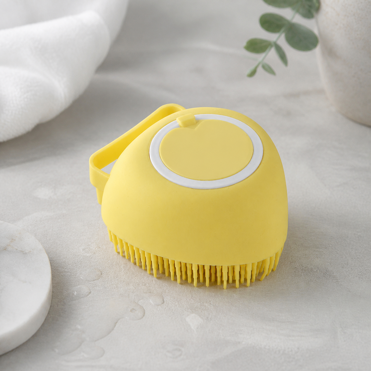 Brosse de bain massante avec réservoir pour animaux