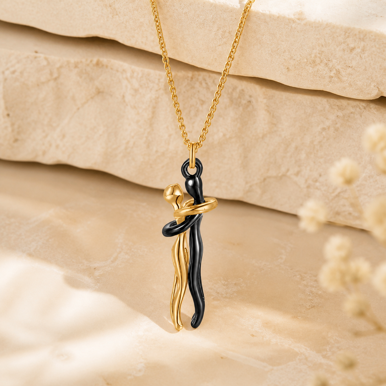 collier Étreinte pendentif couple Olvyra – Noir et doré