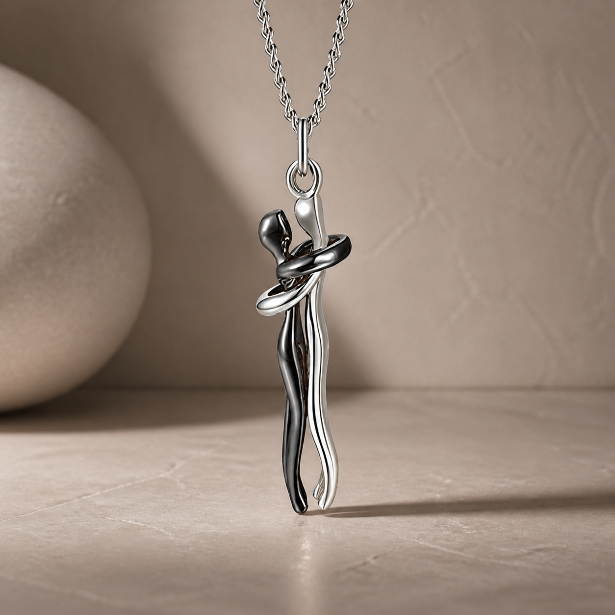 collier Étreinte pendentif couple Olvyra – Noir – modèle 2
