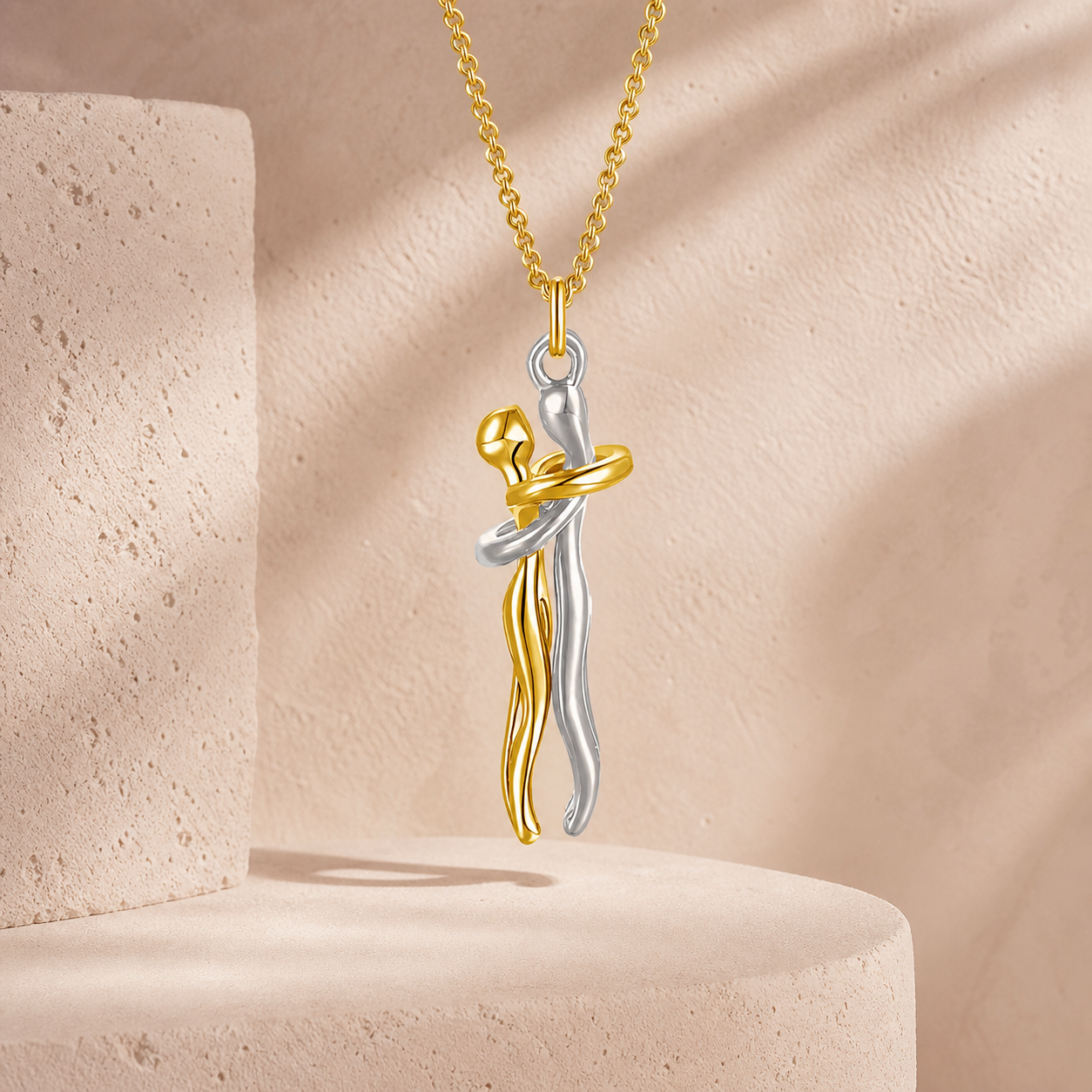 collier Étreinte pendentif couple Olvyra – Doré