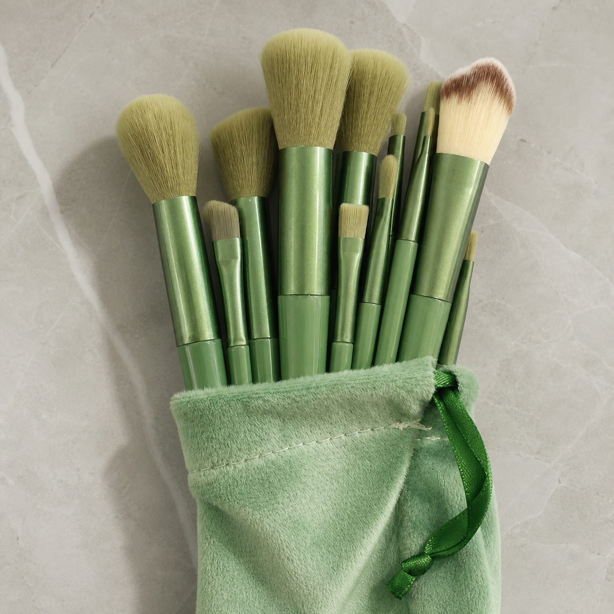Set de 13 pinceaux de maquillage avec pochette