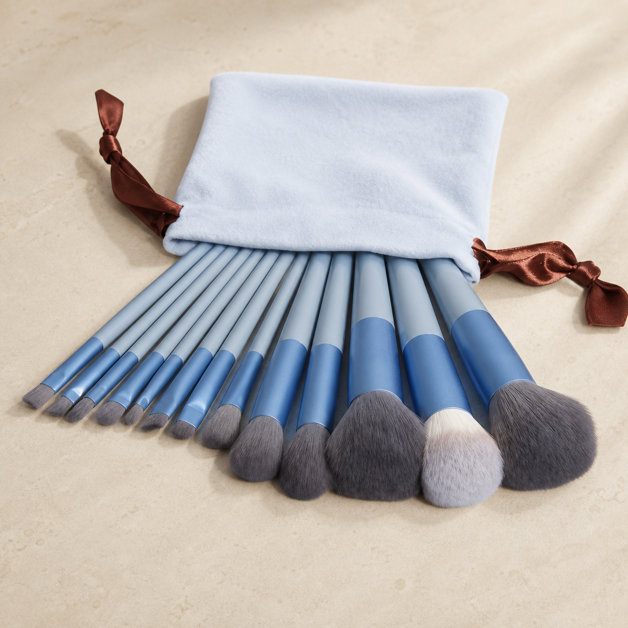 Set de 13 pinceaux de maquillage avec pochette