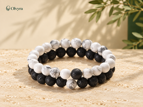 Bracelet élastique en pierres — noir, vert ou bicolore Olvyra — Duo blanc veiné et lave noire.