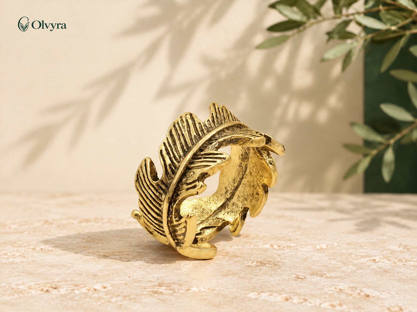 Adjustable leaf ring