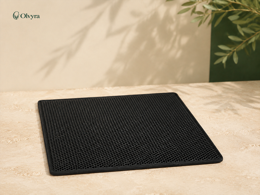 Tapis de litière alvéolé noir, format S, pour chat Olvyra.