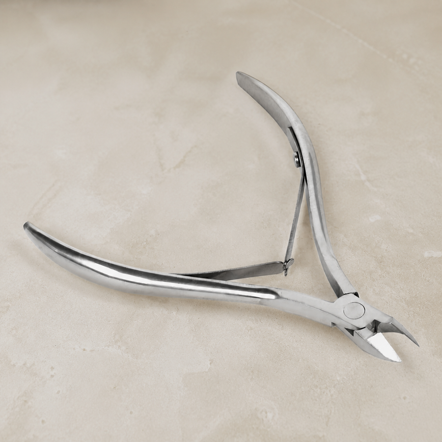 Pince à cuticules en acier inoxydable argenté — Silver stainless-steel cuticle nipper
