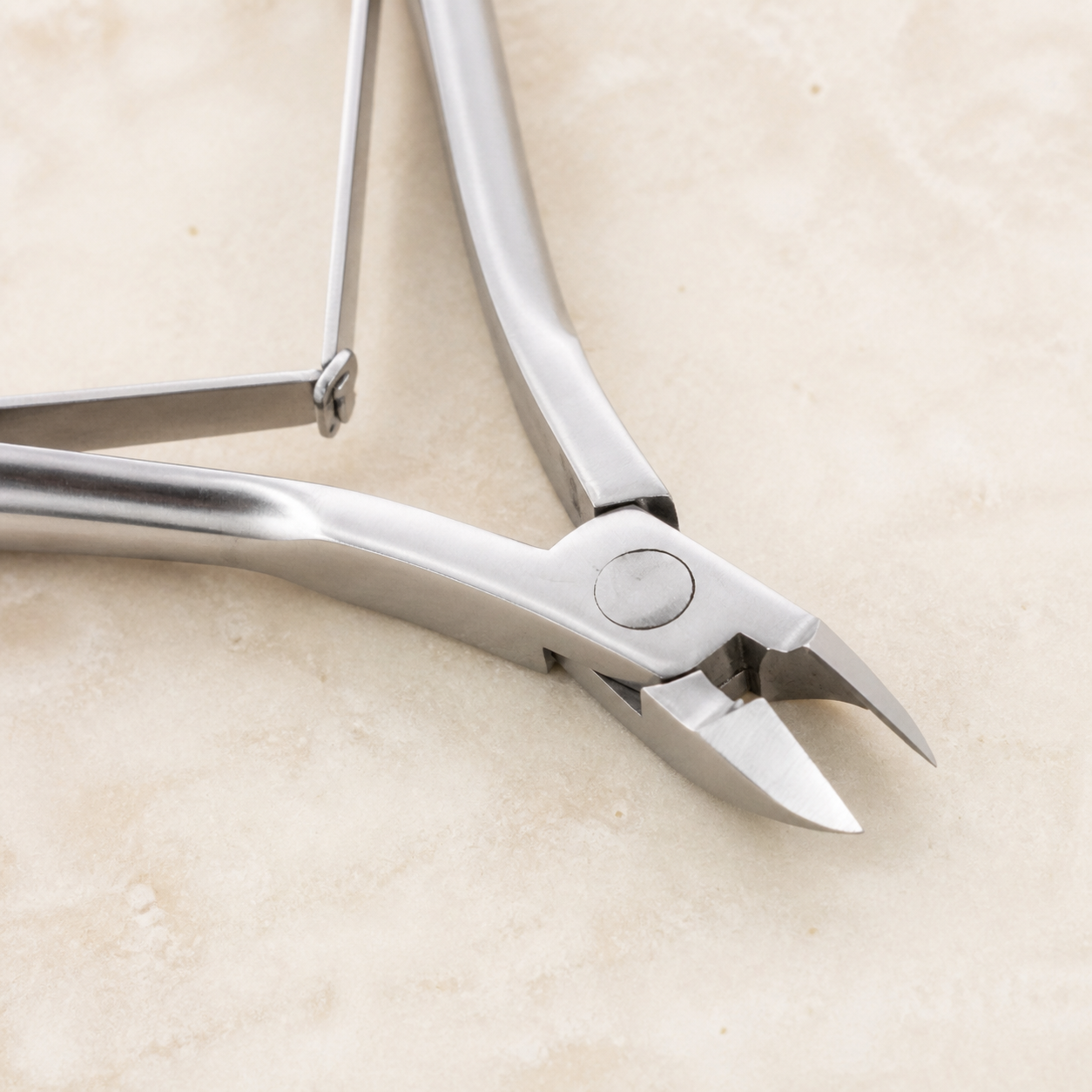 Détail des mâchoires de la pince à cuticules — Cuticle nipper jaw detail