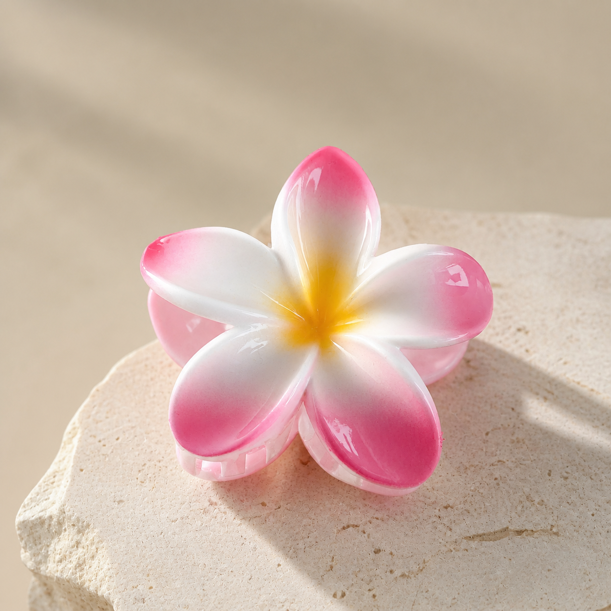 Pince fleur de frangipanier rose framboise — Rose-pink plumeria flower hair claw