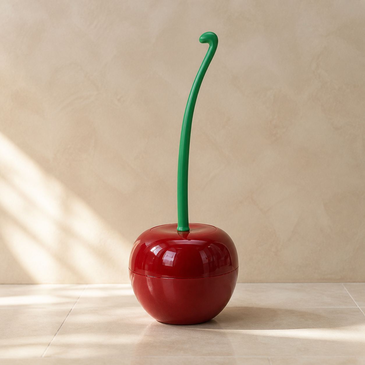 Brosse WC cerise rouge avec long manche — Red cherry toilet brush with long handle