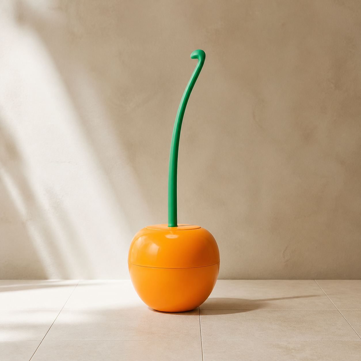Brosse WC cerise orange avec long manche — Orange cherry toilet brush with long handle