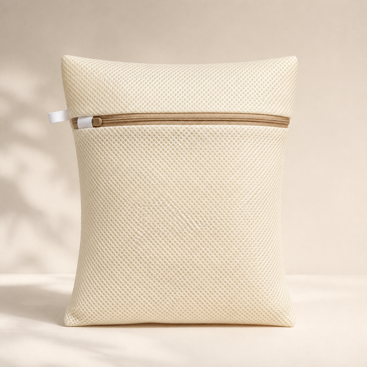 Filet de lavage zippé ivoire 30 × 40 cm — Ivory zipped laundry wash bag 30 × 40 cm