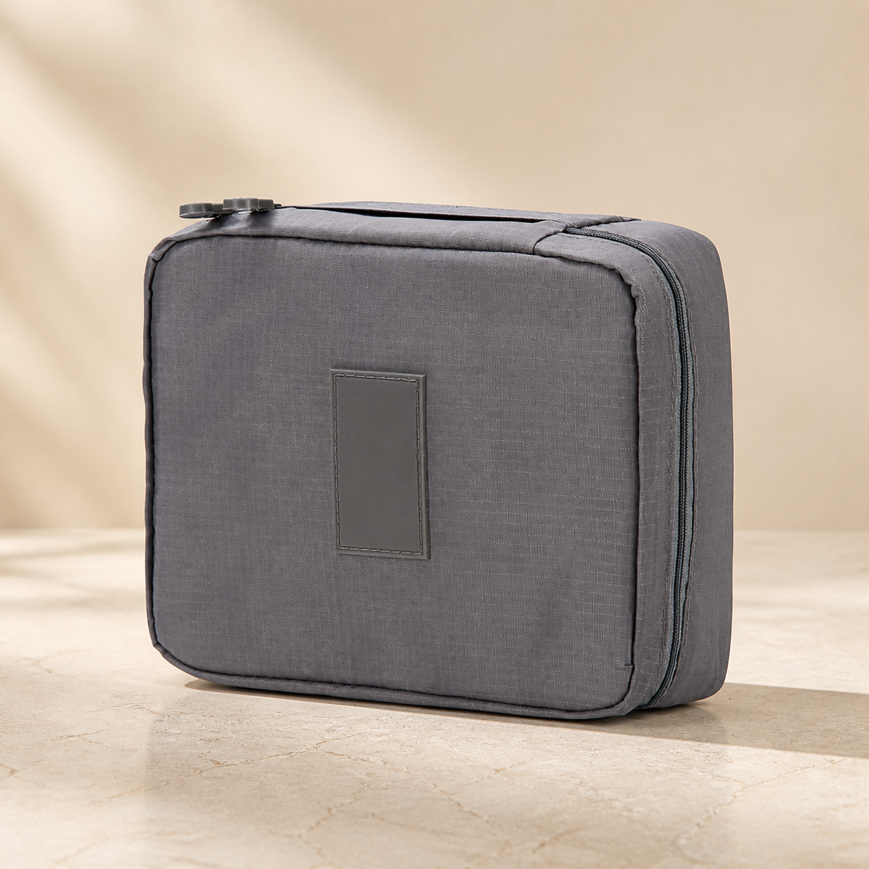 Trousse de toilette compartimentée grise — Grey compartment toiletry bag