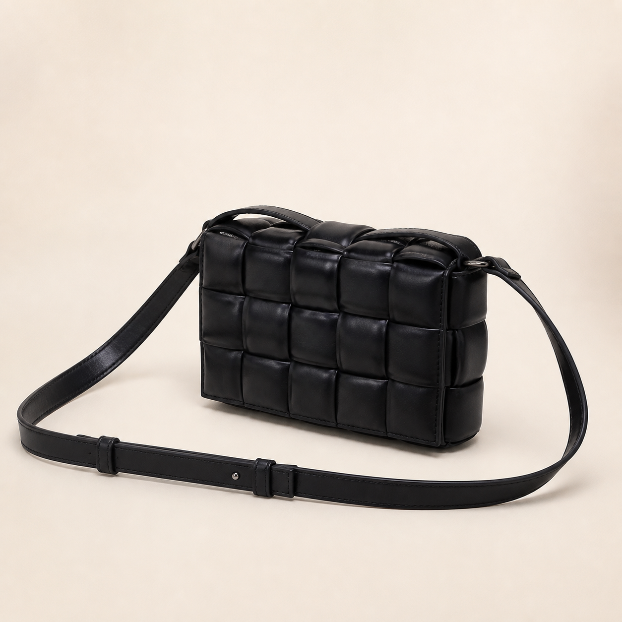 Sac bandoulière tressé en PU - Noir — Woven PU Crossbody Bag - Black