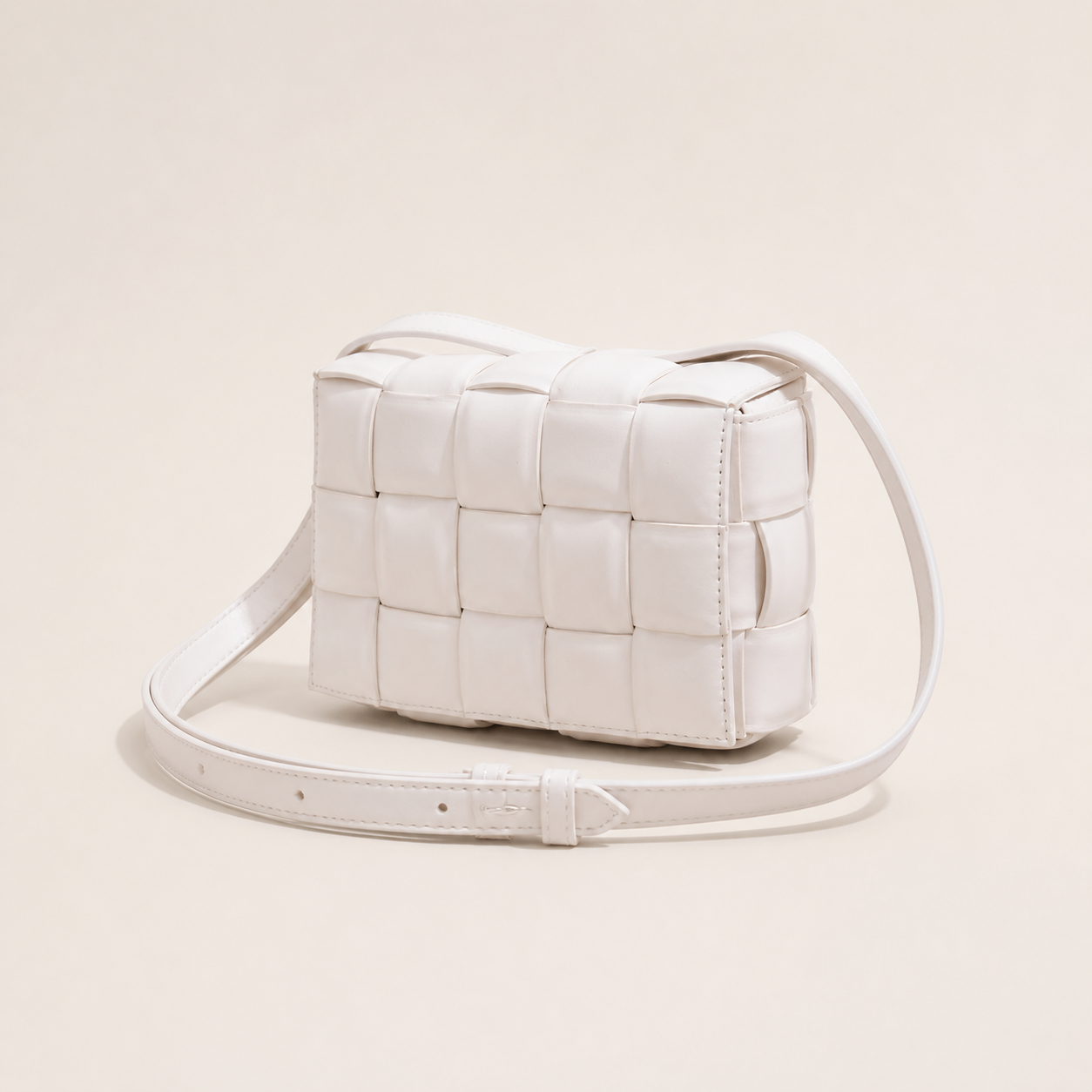 Sac bandoulière tressé en PU - Blanc — Woven PU Crossbody Bag - White