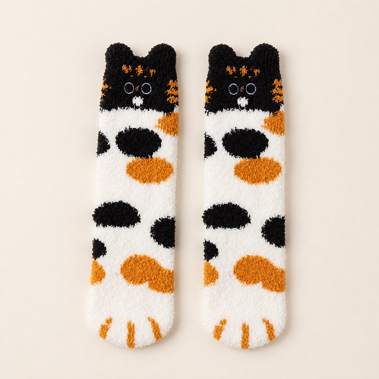 Chaussettes duveteuses motif patte de chat – taille unique - Chat calico — Plush Cat-Paw Socks – One Size - Calico cat