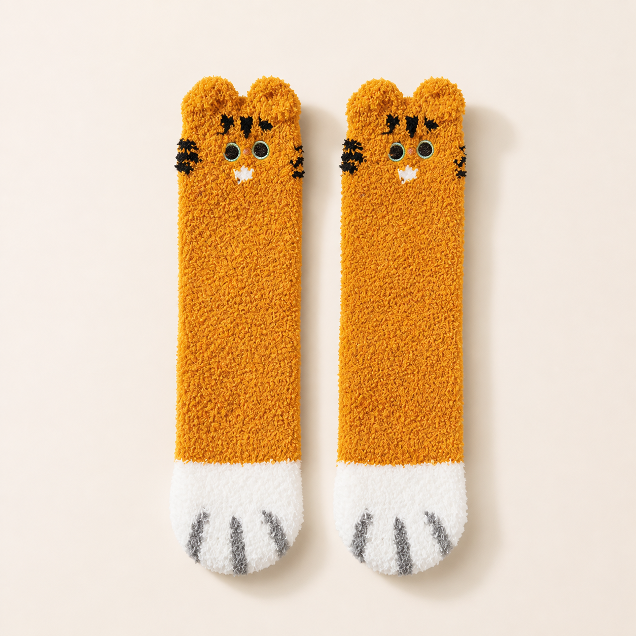 Chaussettes duveteuses motif patte de chat – taille unique - Chat roux à visage — Plush Cat-Paw Socks – One Size - Ginger cat face