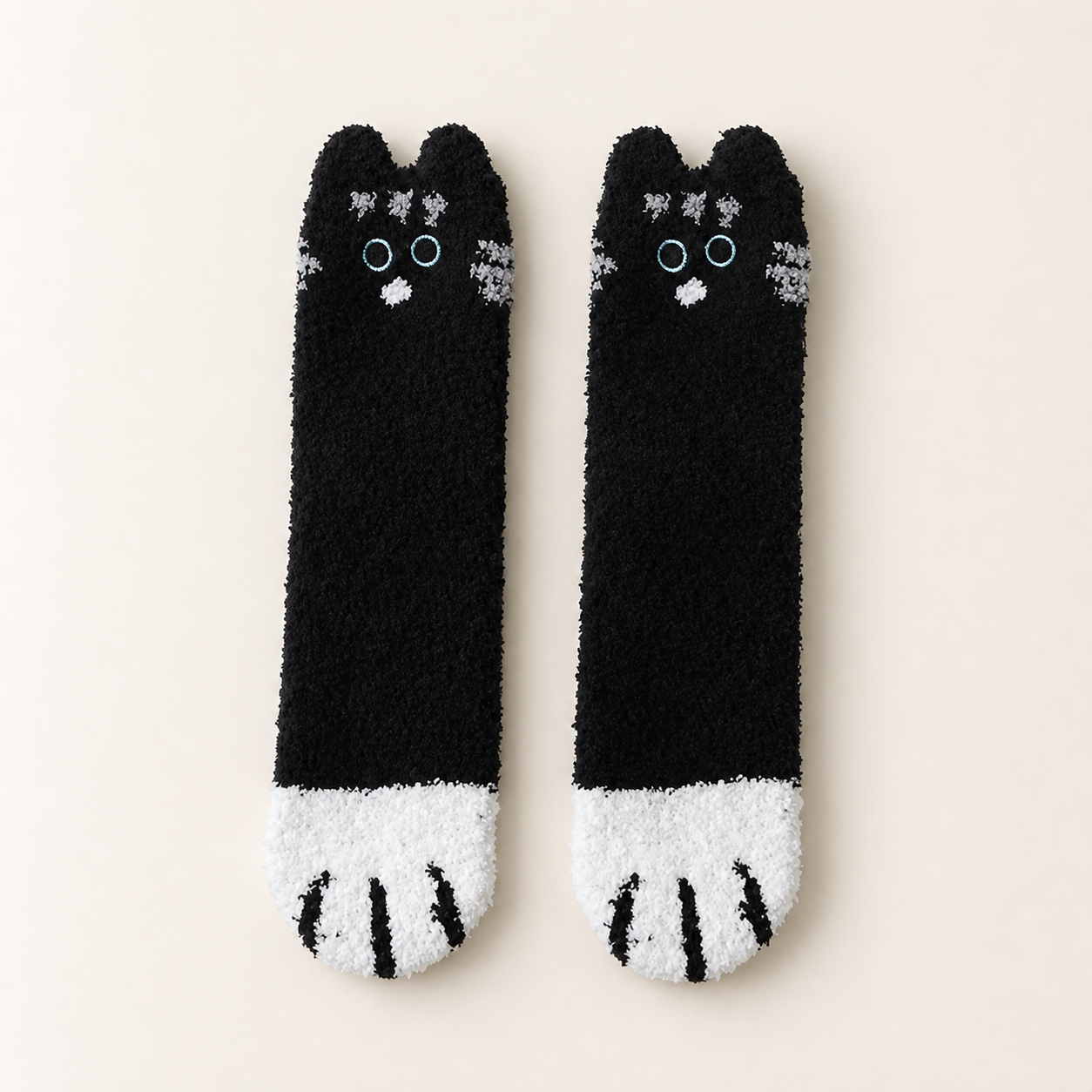 Chaussettes duveteuses motif patte de chat – taille unique - Chat noir à visage — Plush Cat-Paw Socks – One Size - Black cat face