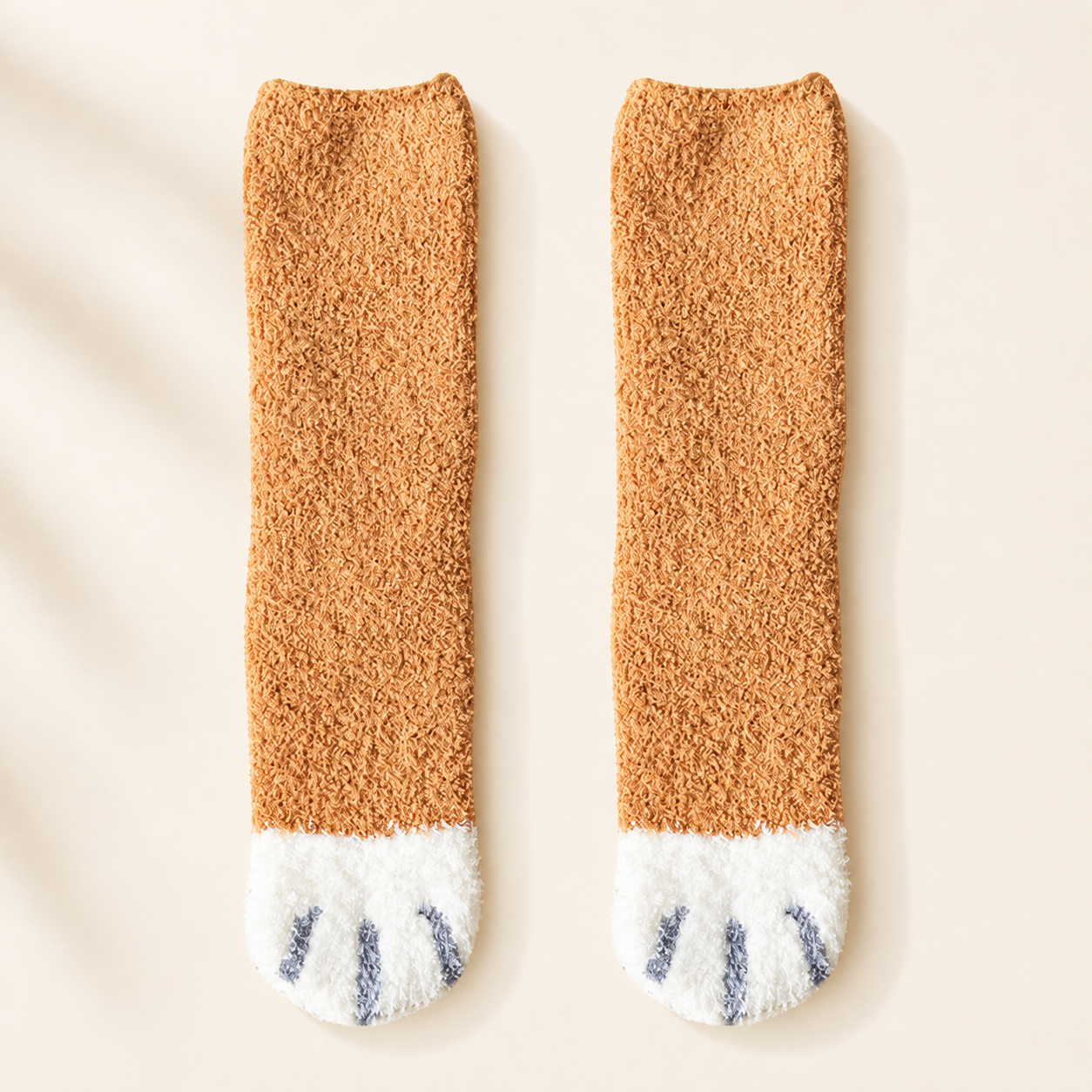 Chaussettes duveteuses motif patte de chat – taille unique - Roux — Plush Cat-Paw Socks – One Size - Ginger