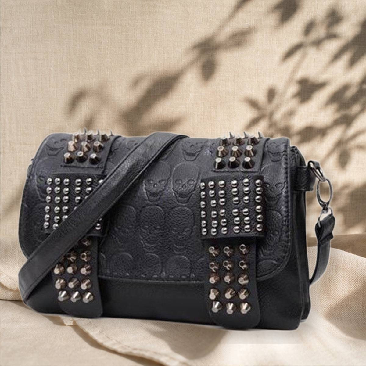 Sac messager effet cuir à rivets — default — vue 4