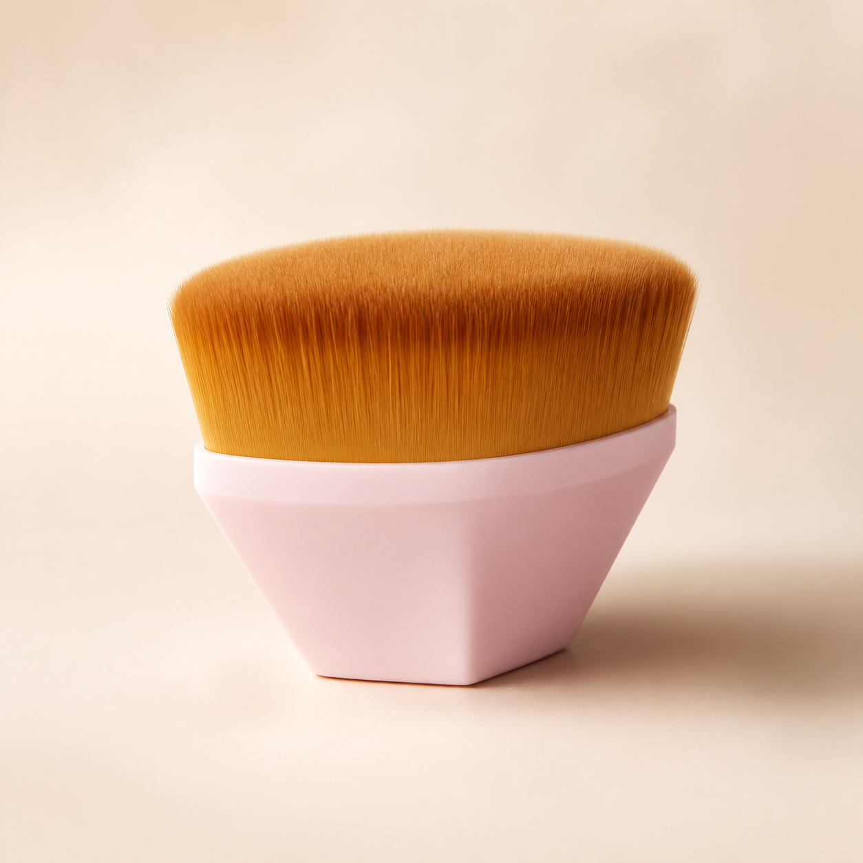 Pinceau fond de teint compact rose — Pink compact foundation brush