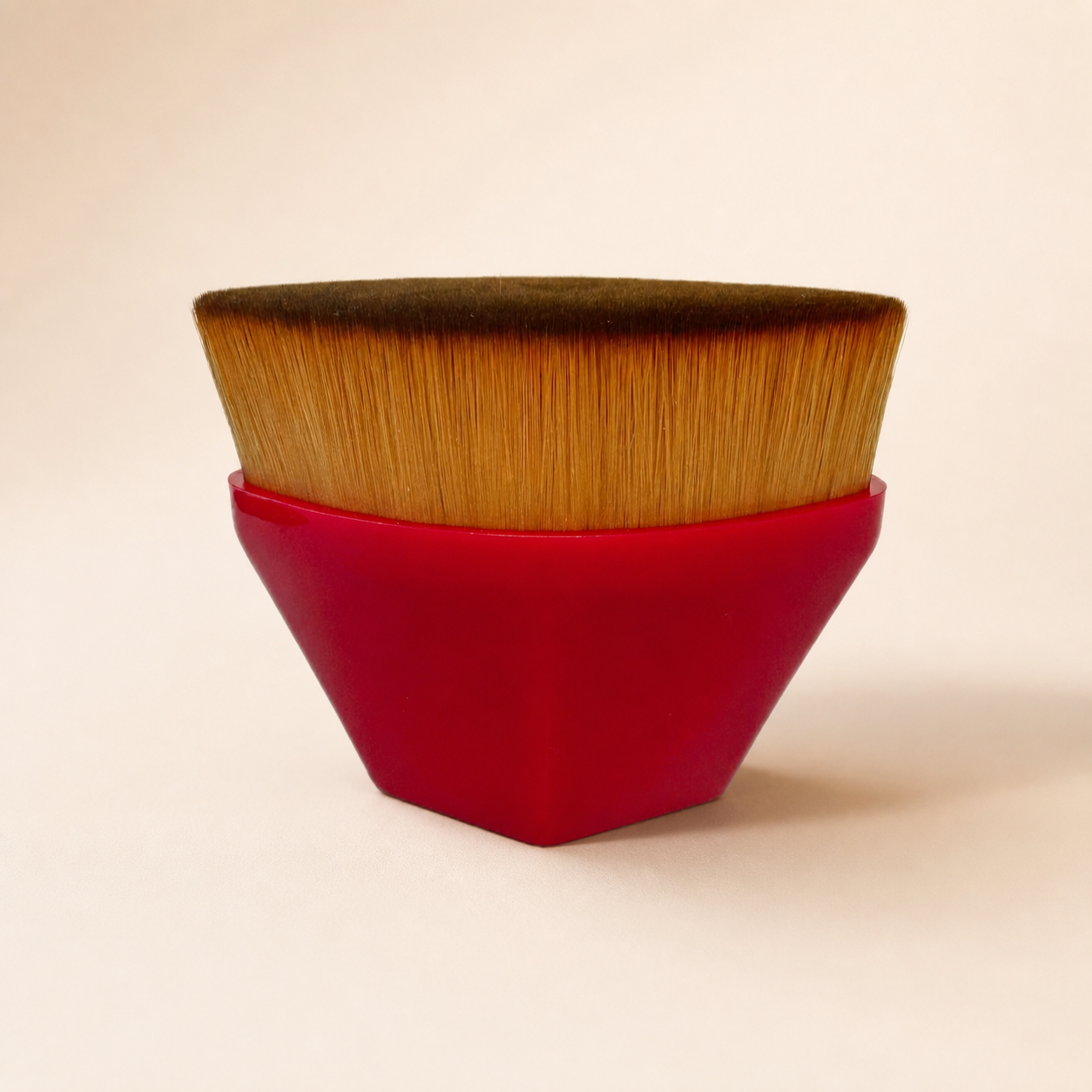 Pinceau fond de teint compact rouge — Red compact foundation brush