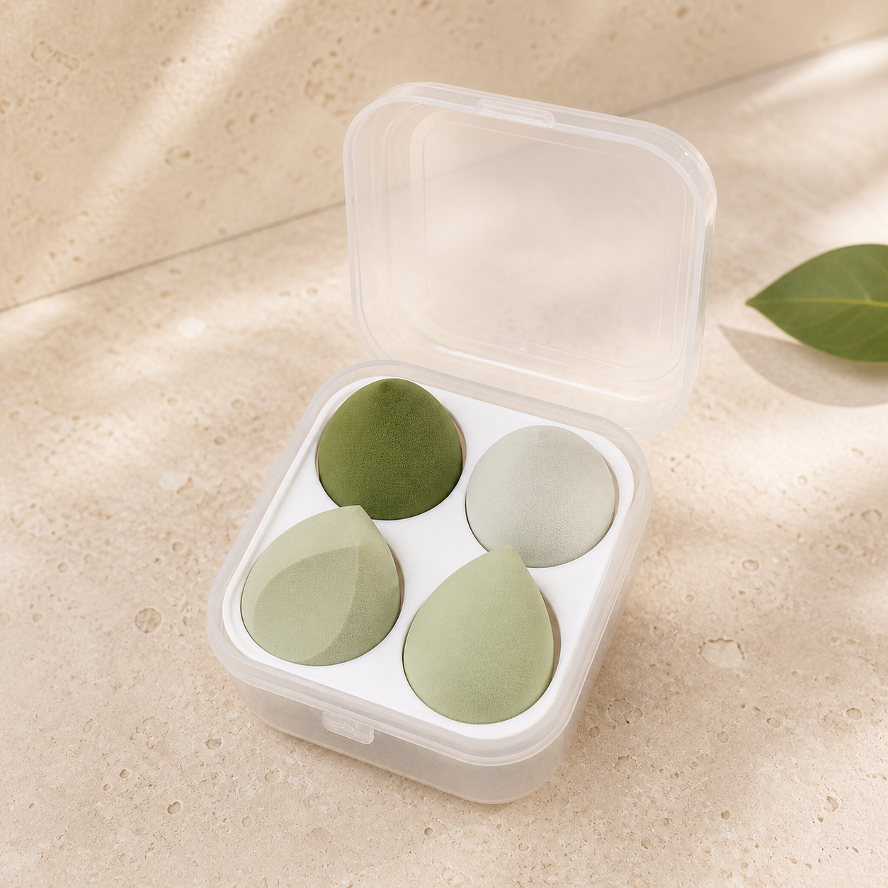 Coffret de quatre éponges menthe — Mint four-piece makeup sponge case