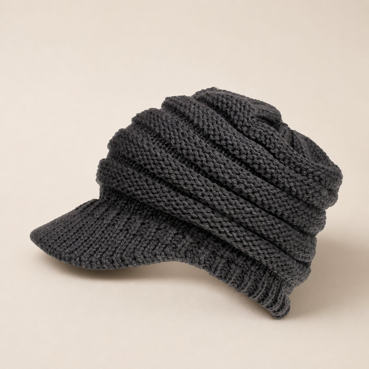 Bonnet à visière gris anthracite — Dark grey visor beanie