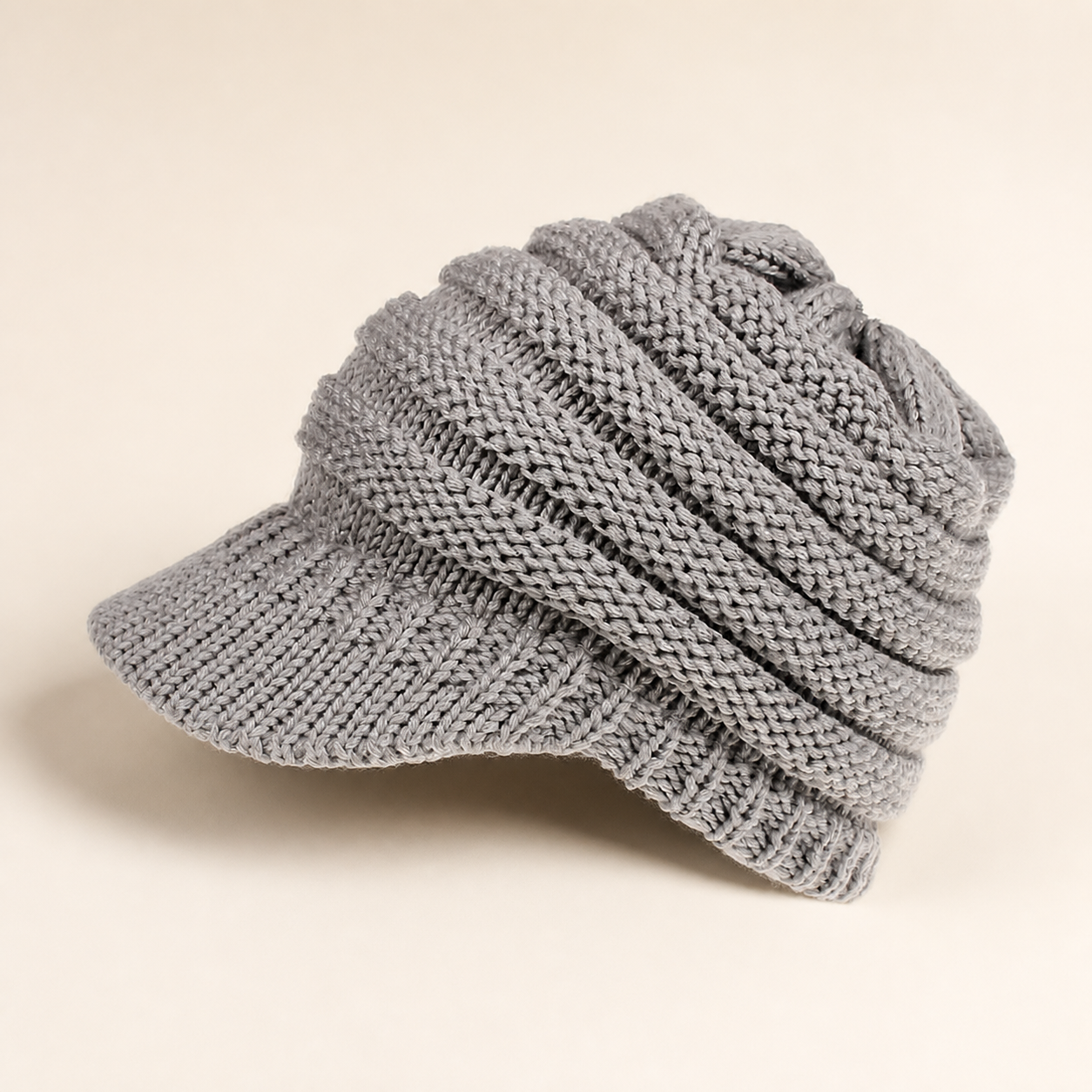 Bonnet à visière gris clair — Light grey visor beanie