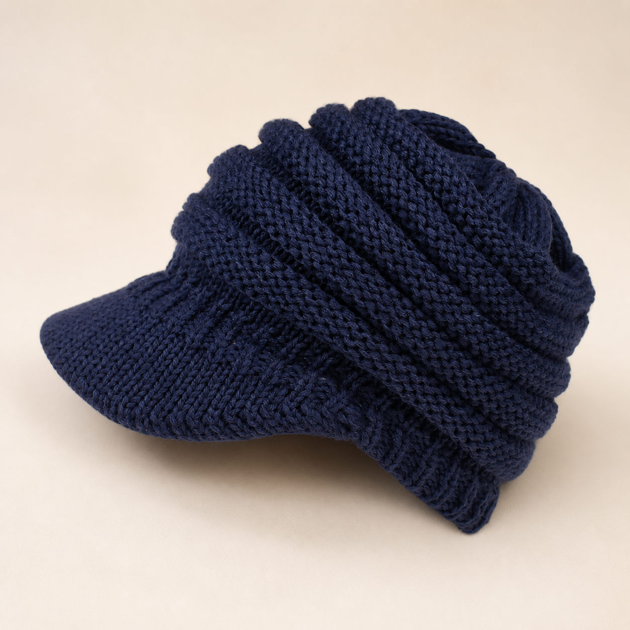 Bonnet à visière bleu marine — Navy visor beanie