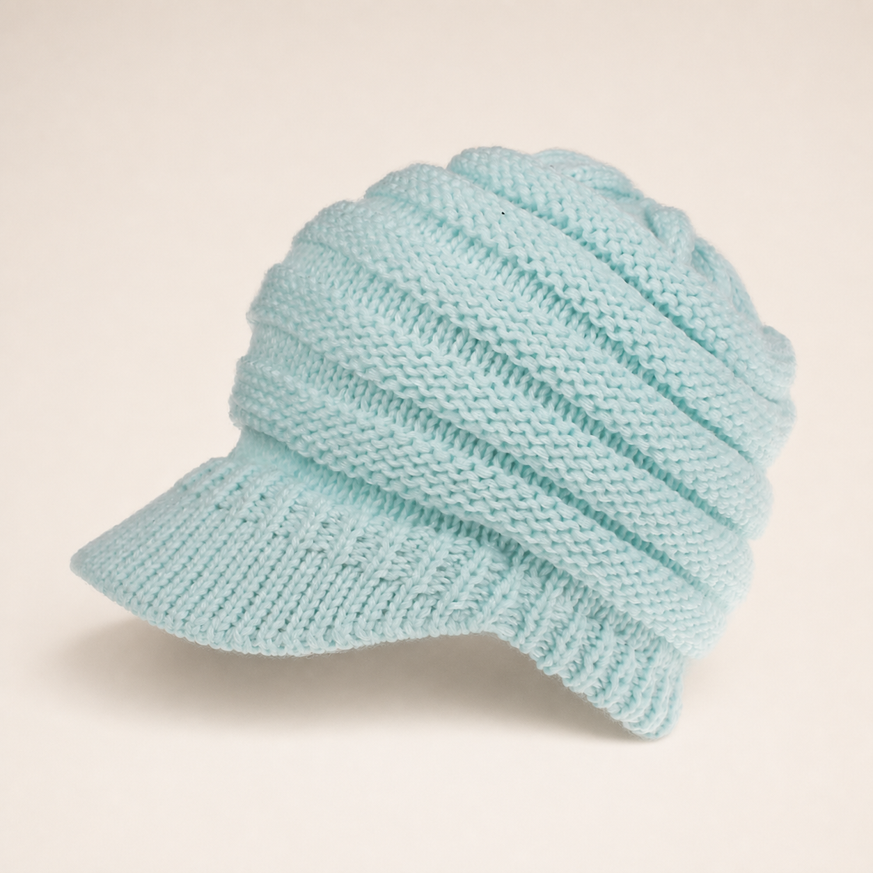 Bonnet à visière bleu pâle — Pale blue visor beanie