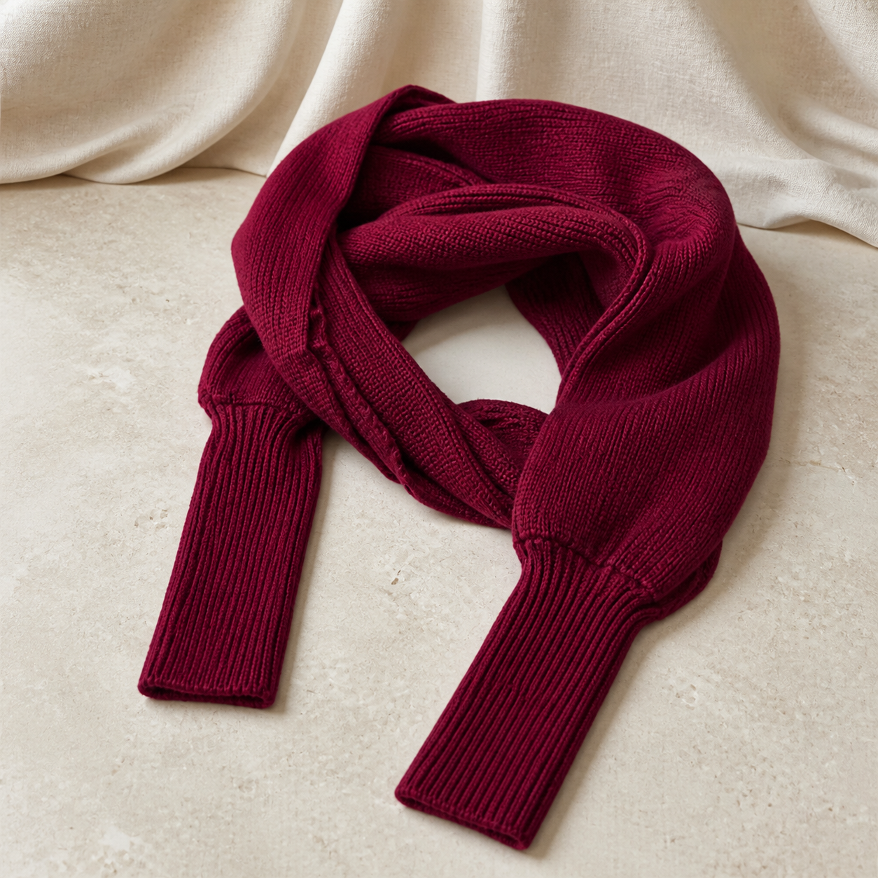 Écharpe-châle tricotée bordeaux à extrémités façon manches — Wine-red knitted wrap scarf with sleeve-style ends