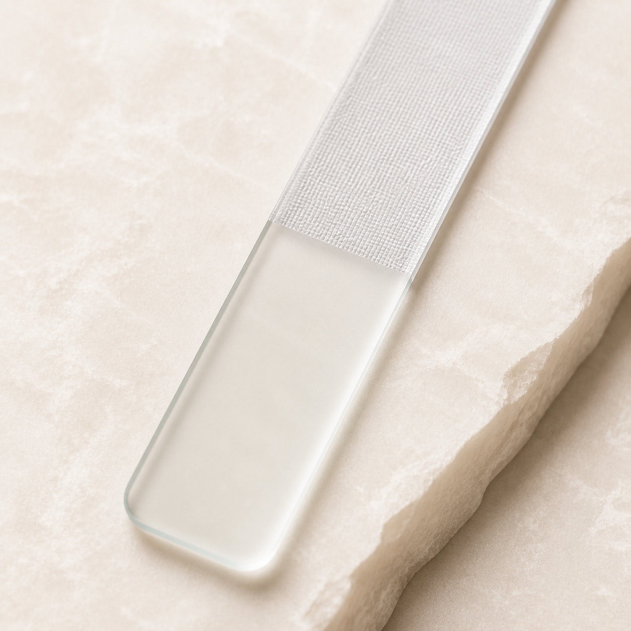 Lime-polissoir en verre, detail de la texture — Glass nail file and buffer, texture detail