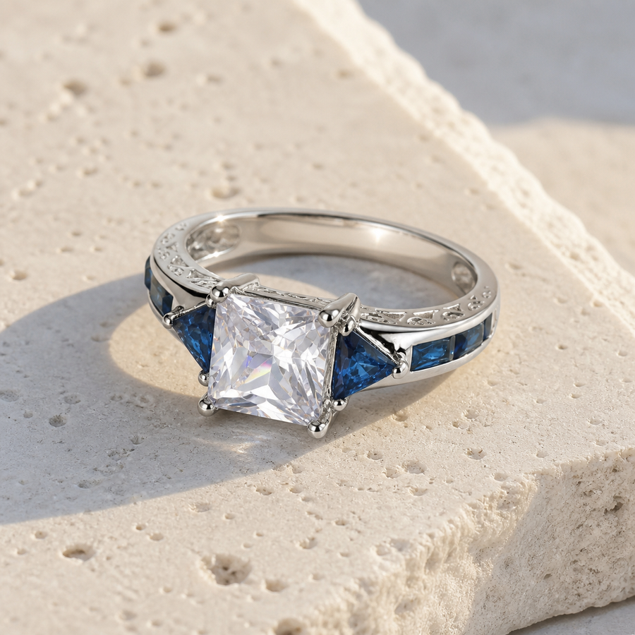 Bague solitaire carrée à pierres bleues — vue de face