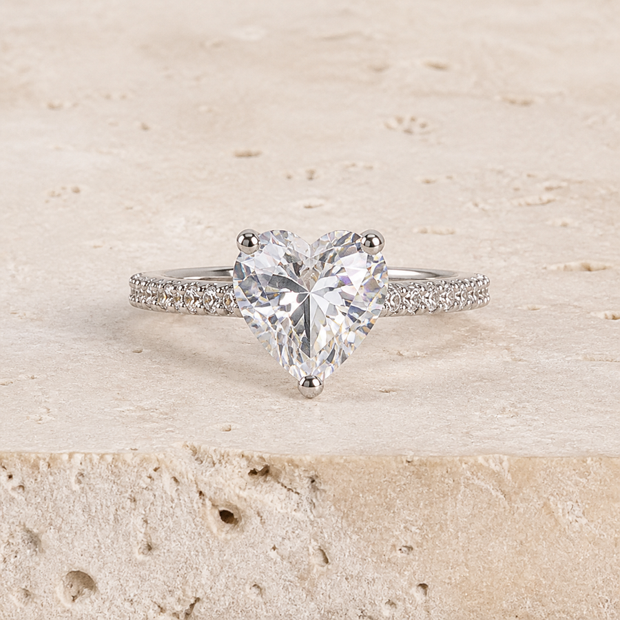 Bague cœur en zircon — finition argentée — vue de face