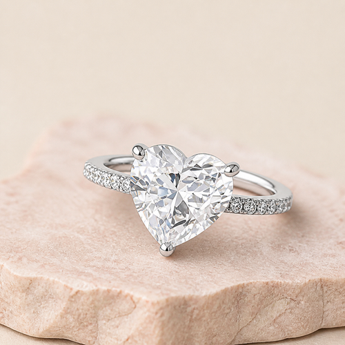 Bague cœur en zircon — finition argentée — vue de profil
