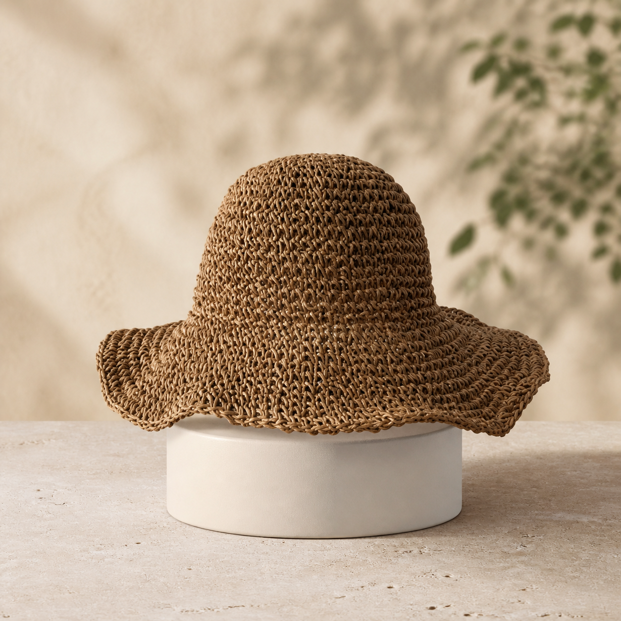 Chapeau tressé camel — Camel woven wide-brim hat